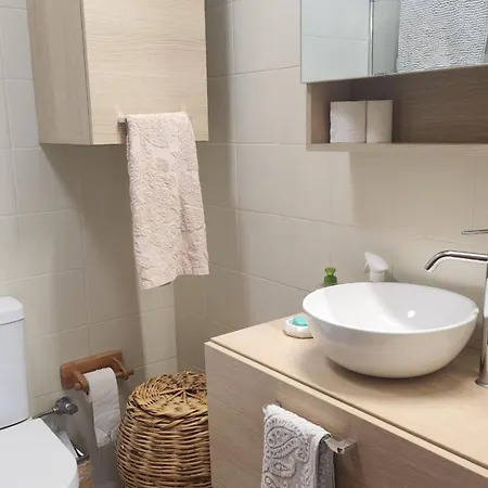 Quarto em Acomodações Particulares Beautiful Location By The Beach, With 2 Cats